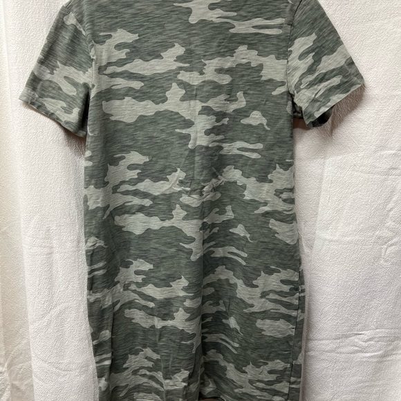 Universal Thread, green camo t-shirt dress. - Picture 4 of 6